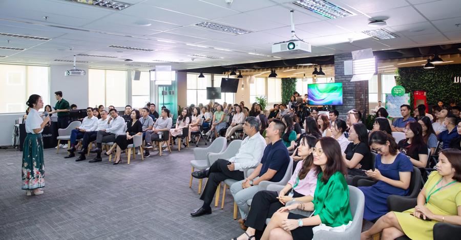 Trong năm qua, Manulife đ&atilde; triển khai h&agrave;ng loạt s&aacute;ng kiến ưu ti&ecirc;n ph&aacute;t triển nh&acirc;n t&agrave;i v&agrave; th&uacute;c đẩy sự gắn kết. Ảnh: H&agrave; Kh&aacute;nh.