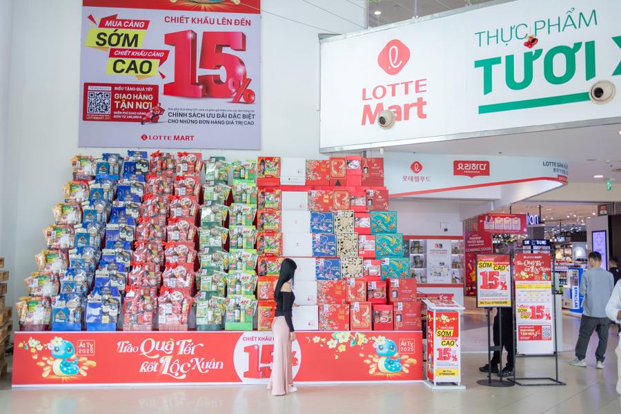 Đa dạng giỏ qu&agrave; tặng với c&aacute;c mẫu m&atilde; bao b&igrave; bắt mắt tại LOTTE Mart.