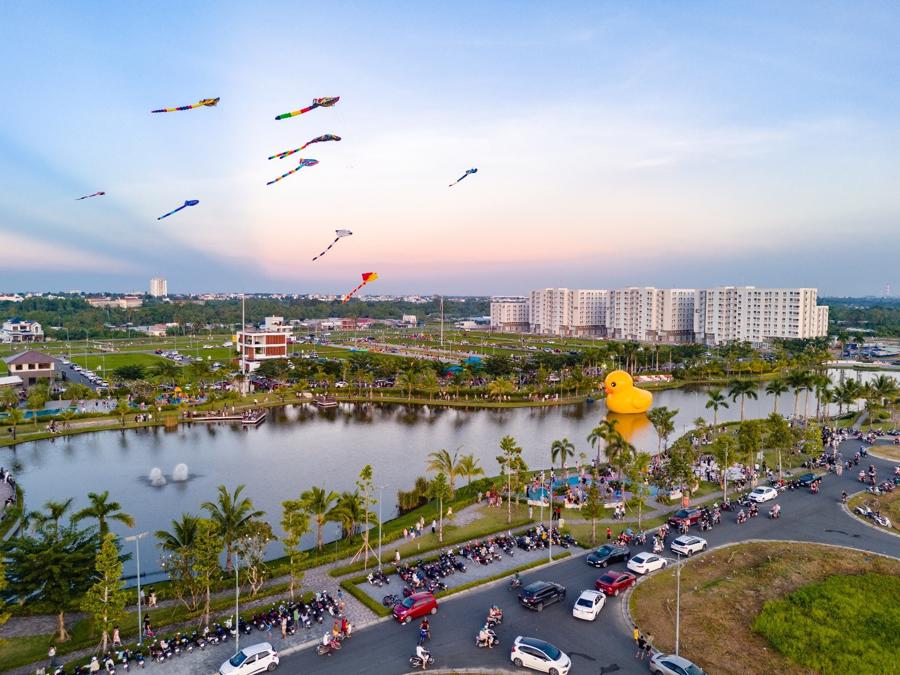 Nam Long II Central Lake là đi&ecirc;̉m đ&ecirc;́n mới của người C&acirc;̀n Thơ với các hoạt đ&ocirc;̣ng đa dạng vào m&ocirc;̃i cu&ocirc;́i tu&acirc;̀n.