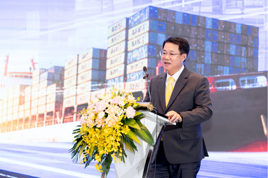 Mr. Nguyen Truong Giang, Chairman of the Members' Council of Vietnam Post Corporation, speaks at the Signing Ceremony &nbsp;