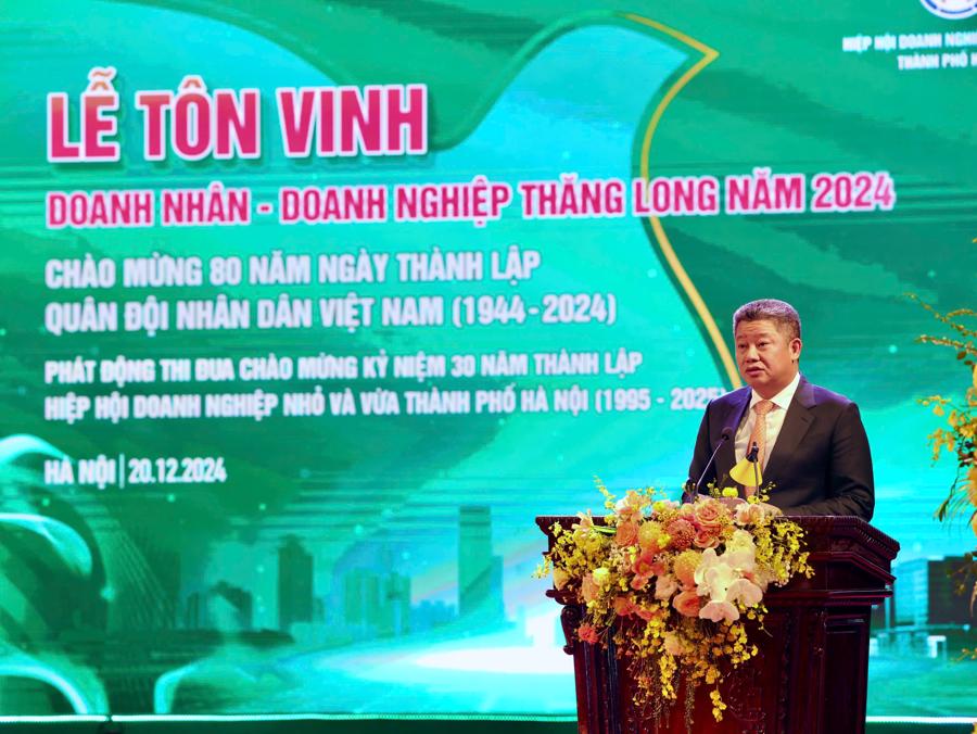 &Ocirc;ng Nguyễn Mạnh Quyền, Ph&oacute; Chủ tịch UBND TP H&agrave; Nội ph&aacute;t biểu tại Lễ t&ocirc;n vinh doanh nh&acirc;n, doanh nghiệp Thăng Long năm 2024.