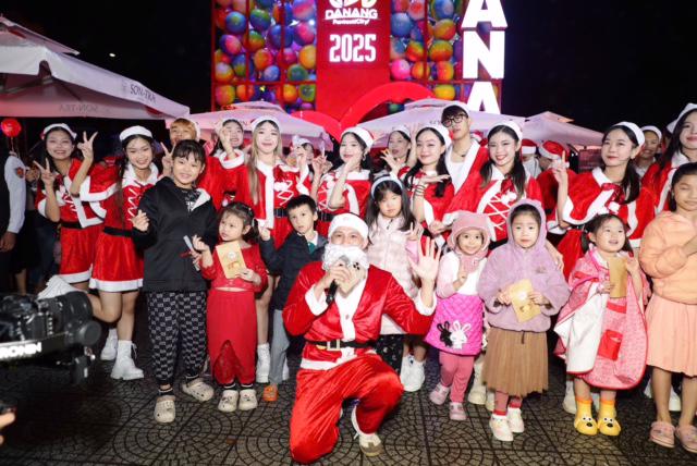 Chương tr&igrave;nh &ldquo;Vui c&ugrave;ng &ocirc;ng gi&agrave; Noel tặng qu&agrave;&rdquo; nằm trong khu&ocirc;n khổ Lễ hội Đ&oacute;n Gi&aacute;ng sinh &ndash; Ch&agrave;o năm mới Đ&agrave; Nẵng 2025.