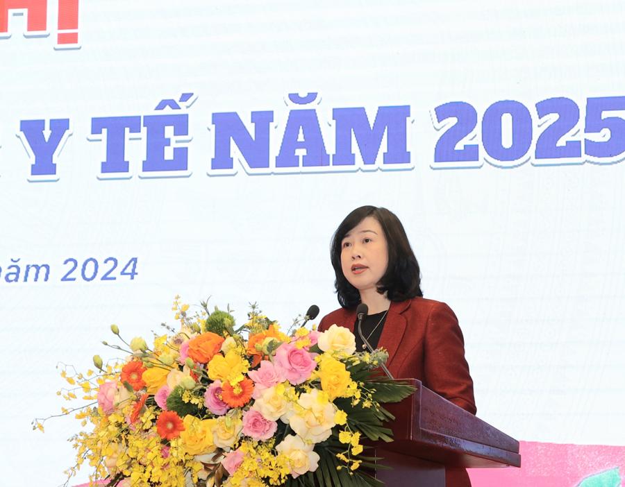 Bộ trưởng Bộ Y tế Đ&agrave;o Hồng Lan th&ocirc;ng tin về kết quả của ng&agrave;nh Y tế năm 2024. Ảnh: Trần Minh.