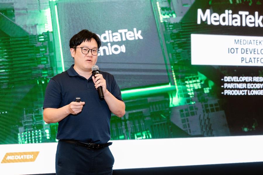 &Ocirc;ng Lucas Cheng - Product Marketing Manager của MediaTek đ&atilde; chia sẻ nhiều th&ocirc;ng tin gi&aacute; trị về c&aacute;c giải ph&aacute;p AI mới nhất c&oacute; thể được ứng dụng trong lĩnh vực IoT.