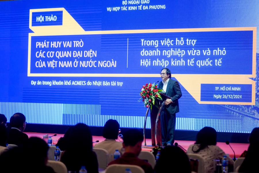 TS. T&ocirc; Ho&agrave;i Nam, Ph&oacute; Chủ tịch Thường trực ki&ecirc;m Tổng Thư k&yacute; Hiệp hội Doanh nghiệp nhỏ v&agrave; vừa Việt Nam ph&aacute;t biểu tại hội thảo.