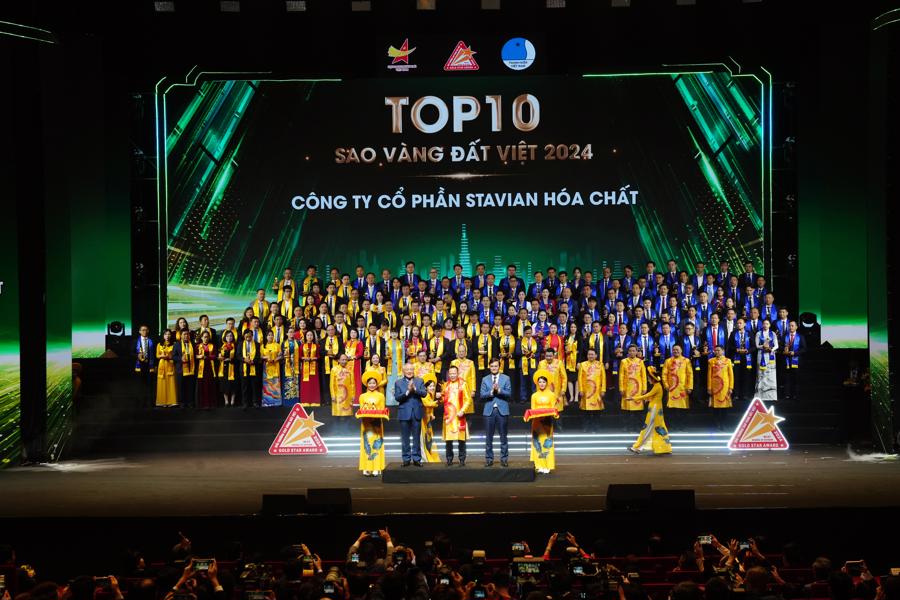 Stavian Chemical is honored as one of the Top 10 Vietnam Gold Stars in 2024 for demonstrating sustainable growth and resilience amid global market challenges. Photo courtesy of Stavian Chemical &nbsp;