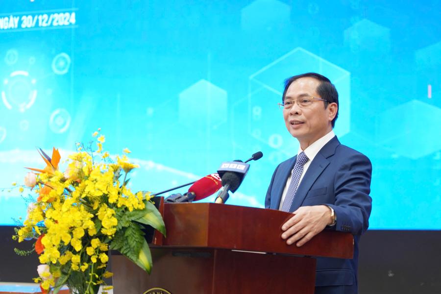 Ph&oacute; Thủ tướng B&ugrave;i Thanh Sơn:&nbsp;Việc hợp nhất 2 Bộ Khoa học v&agrave; C&ocirc;ng nghệ v&agrave; Bộ Th&ocirc;ng tin v&agrave; Truyền th&ocirc;ng sẽ tạo ra một sức mạnh mới cho nền khoa học c&ocirc;ng nghệ truyền th&ocirc;ng.