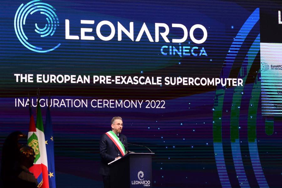 Thị trưởng Bologna Matteo Lepore tại lễ kh&aacute;nh th&agrave;nh Si&ecirc;u m&aacute;y t&iacute;nh Leonardo tại CINECA Tecnopolo v&agrave;o ng&agrave;y 24 th&aacute;ng 11 năm 2022 tại Bologna, &Yacute;.&nbsp;