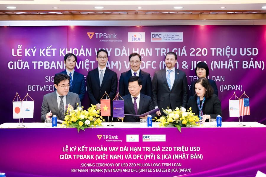 Signing ceremony of the $220 million long term loan between TPBank and DFC (US) and JICA (Japan)