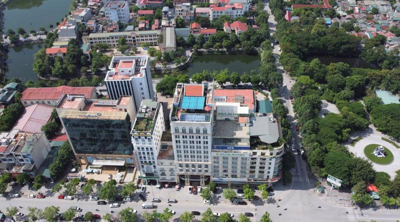 Vị tr&iacute; khu đất dự &aacute;n Hạc Th&agrave;nh Tower nằm ở ng&atilde; tư giao nhau giữa đường Phan Chu Trinh v&agrave; đường Hạc Th&agrave;nh, được xem l&agrave; khu &ldquo;đất v&agrave;ng&rdquo; tại th&agrave;nh phố Thanh H&oacute;a.