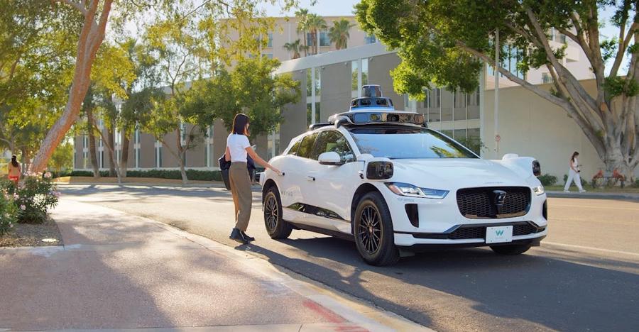 Google Maps được ứng dụng trong nhiều lĩnh vực như gọi xe, giao đồ ăn v&agrave; gần nhất l&agrave; robotaxi.