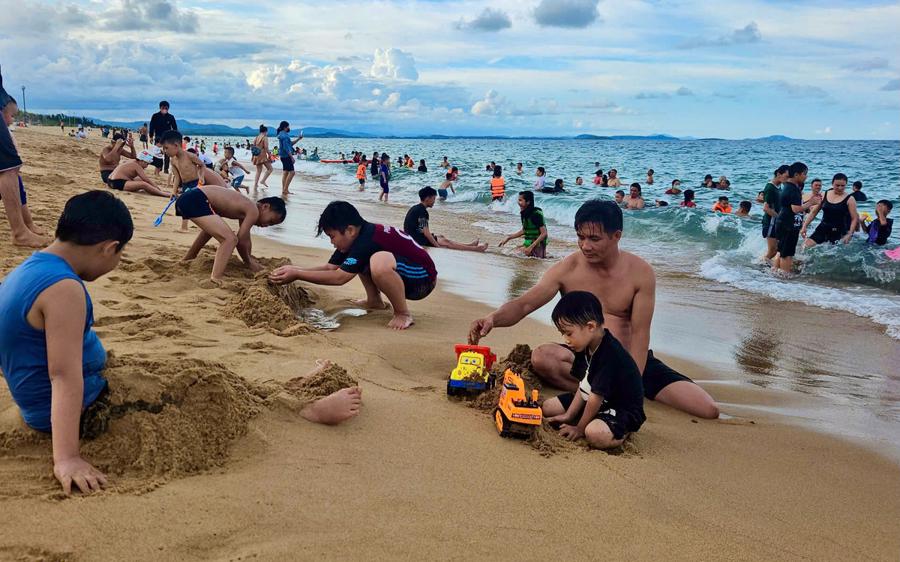 Đầu xuân, ngành du lịch “bội thu” trên cả nước - Ảnh 1