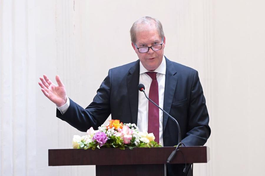 &Ocirc;ng Peter Grothues: "Mở ra một s&acirc;n chơi, tạo ra những cơ hội để đ&oacute;ng g&oacute;p những c&ocirc;ng nghệ l&otilde;i cho c&aacute;c nền n&ocirc;ng nghiệp ch&acirc;u &Aacute;".