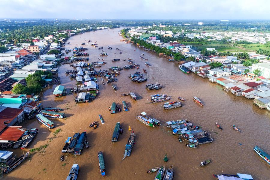 C&aacute;c lễ hội tr&ecirc;n bến dưới thuyền, b&ecirc;n cạnh c&aacute;c hoạt động truyền thống, c&ograve;n cần đến việc n&acirc;ng cao chất lượng nhằm giữ ch&acirc;n du kh&aacute;ch.&nbsp;