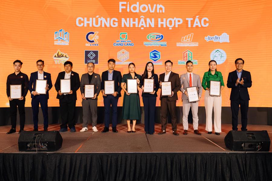 Fidovn chứng nhận hợp t&aacute;c c&ugrave;ng c&aacute;c đối t&aacute;c.