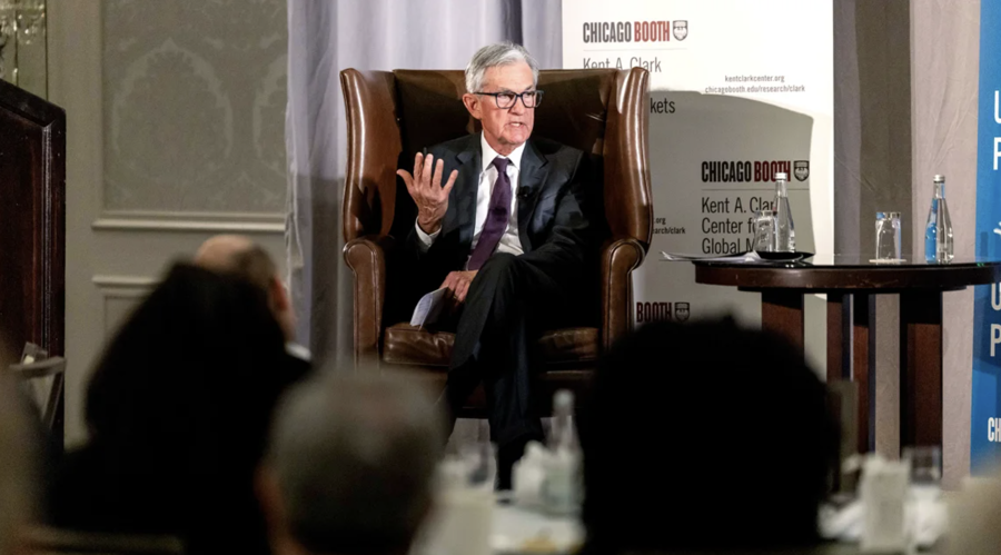 Chủ tịch Fed Jerome Powell tại sự kiện ở Đại học Chicago h&ocirc;m 7/3 - Ảnh: Getty.