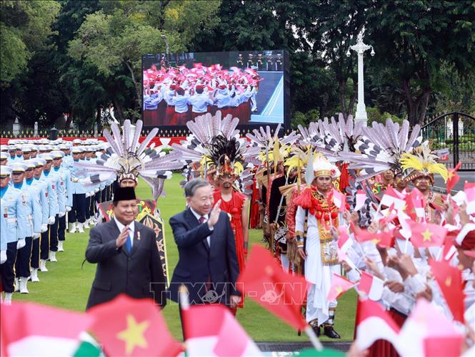 Lễ đ&oacute;n Tổng B&iacute; thư T&ocirc; L&acirc;m v&agrave; Phu nh&acirc;n được tổ chức trọng thể tại Phủ Tổng thống - Cung điện Merdeka, Thủ đ&ocirc; Jakarta - Ảnh: TTXVN