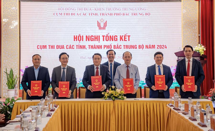 Cụm thi đua c&aacute;c tỉnh, th&agrave;nh phố Bắc Trung Bộ k&yacute; kết giao ước thi đua năm 2025