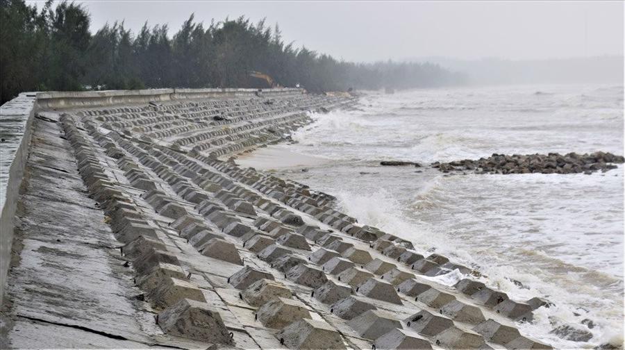 Xử lý sụt lún, sạt lở bờ sông, bờ biển còn mang tính chất tình thế "đau đâu vá đấy" - Ảnh 2