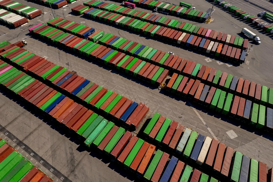 Container tại cảng Los Angeles ở Los Angeles, California, ng&agrave;y 20/2/2025 - Ảnh: Getty Images