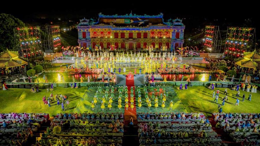 Quang cảnh lễ khai mạc&nbsp;Festival Huế 2024.