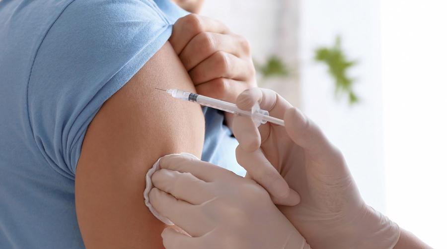 Giống như mọi loại thuốc, vaccine cũng c&oacute; thể g&acirc;y ra một số t&aacute;c dụng phụ.