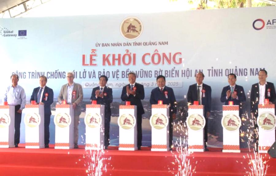 Lễ khởi c&ocirc;ng&nbsp;Dự &aacute;n chống x&oacute;i lở v&agrave; bảo vệ bền vững bờ biển Hội An diễn ra v&agrave;o ng&agrave;y 20/3/2025.