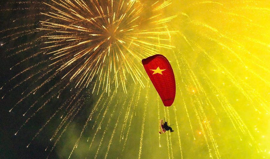 Carnaval Hạ Long lần thứ 18 với chủ đề “Kết nối di sản - Tiên phong toả sáng”. Ảnh: Vi21Media