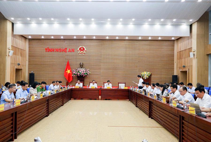 Quang cảnh phiên họp thường kỳ UBND tỉnh Nghệ An