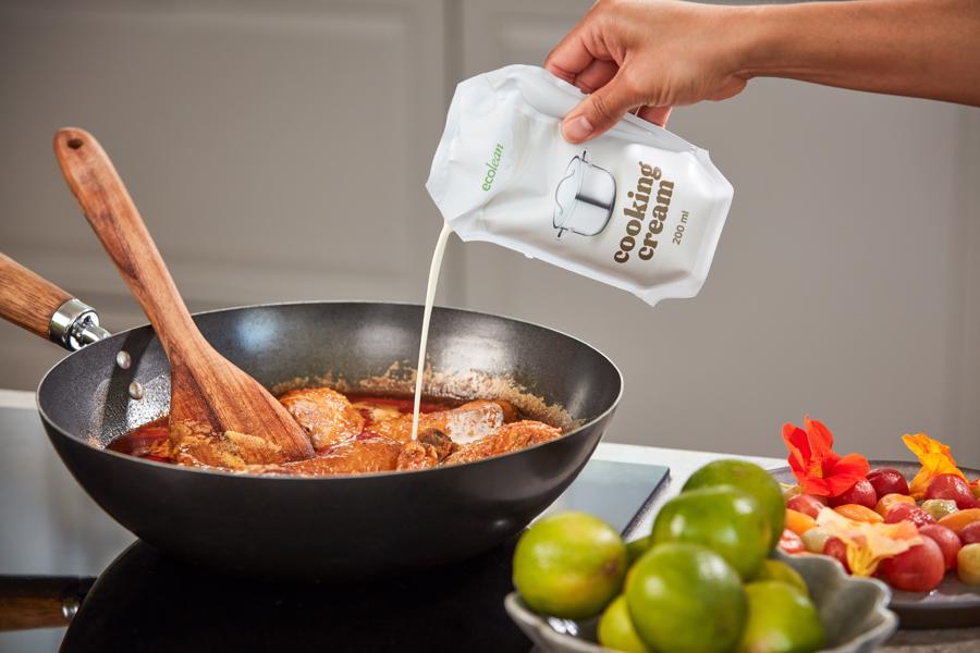 Ecolean packages are easy to fully empty. Photo: Ecolean