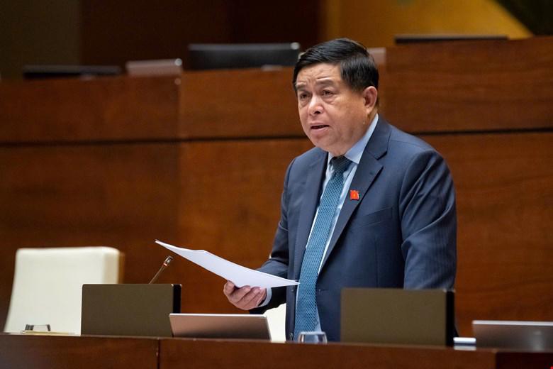 Phó Thủ tướng Nguyễn Chí Dũng phát biểu giải trình, làm rõ một số vấn đề đại biểu Quốc hội nêu.