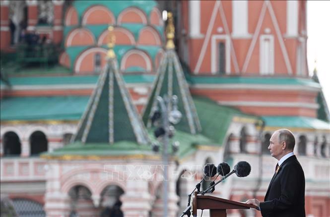 Tổng thống Nga Vladimir Putin phát biểu tại lễ duyệt binh kỷ niệm 80 năm Ngày Chiến thắng phát xít trên quảng trường Đỏ ở thủ đô Moskva, ngày 9/5/2025 - Ảnh: TTXVN