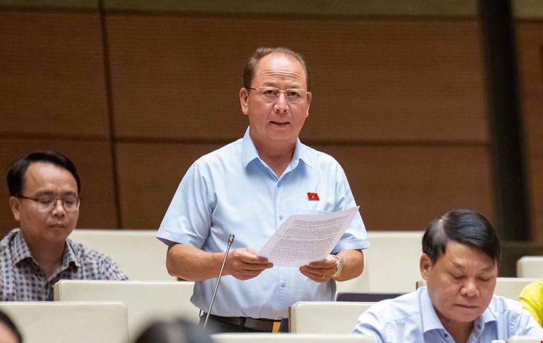 Đại biểu Sùng A Lềnh, đoàn Lào Cai.