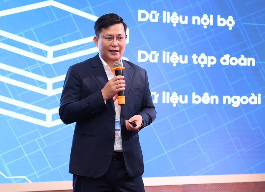“Chúng tôi đã đề xuất với Ngân hàng Nhà nước một giải pháp: nếu phát hiện tài khoản nào bị mua bán hoặc sử dụng cho mục đích lừa đảo, tài khoản đó sẽ bị phong tỏa trên toàn hệ thống ngân hàng và đưa vào danh sách đen. Thậm chí, căn cước công dân liên quan cũng có thể bị liệt vào danh sách này", ông Trần Công Quỳnh Lân nói.