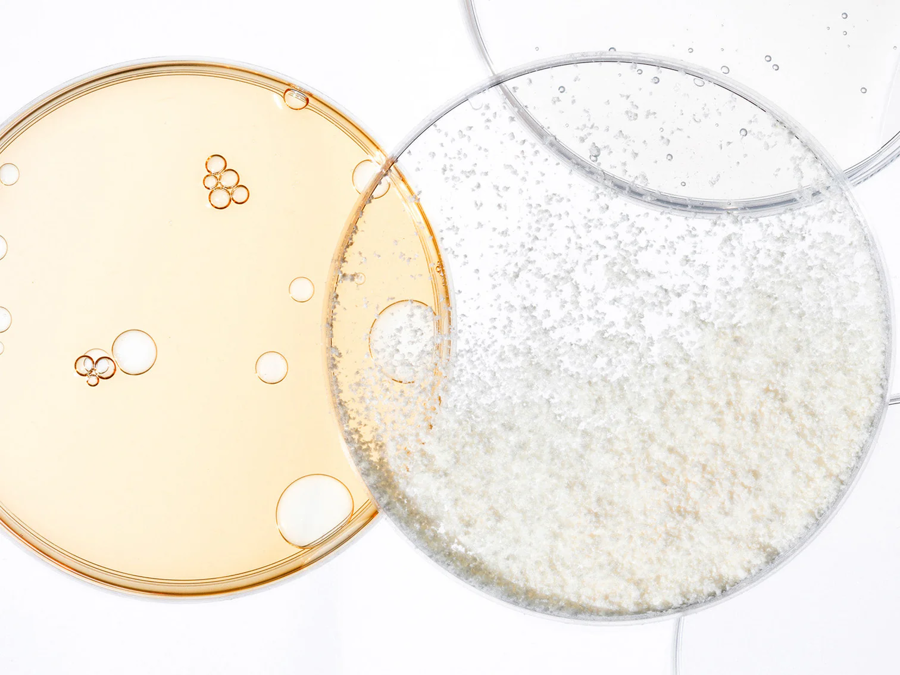 Naringenin được biết đến là một flavonoid (một loại hợp chất thực vật) mang đặc tính chống oxy hóa. 