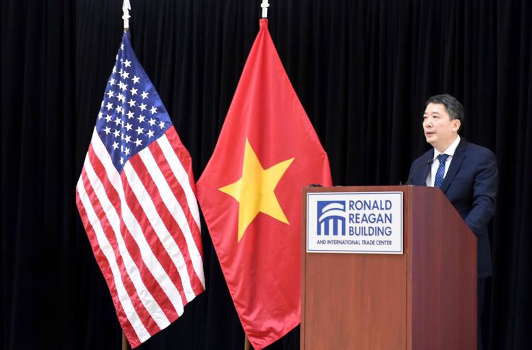 Thứ trưởng Bộ Tài Chính Cao Anh Tuấn phát biểu tại sự kiện bên lề: “ Kết nối với Việt Nam: Hợp tác – Chia sẻ – Phát triển” . (Ảnh: VGP)