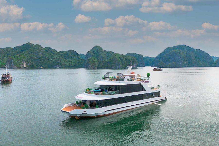 Tận hưởng kỳ nghỉ hè trên những chiếc du thuyền sang trọng - Ảnh 7
