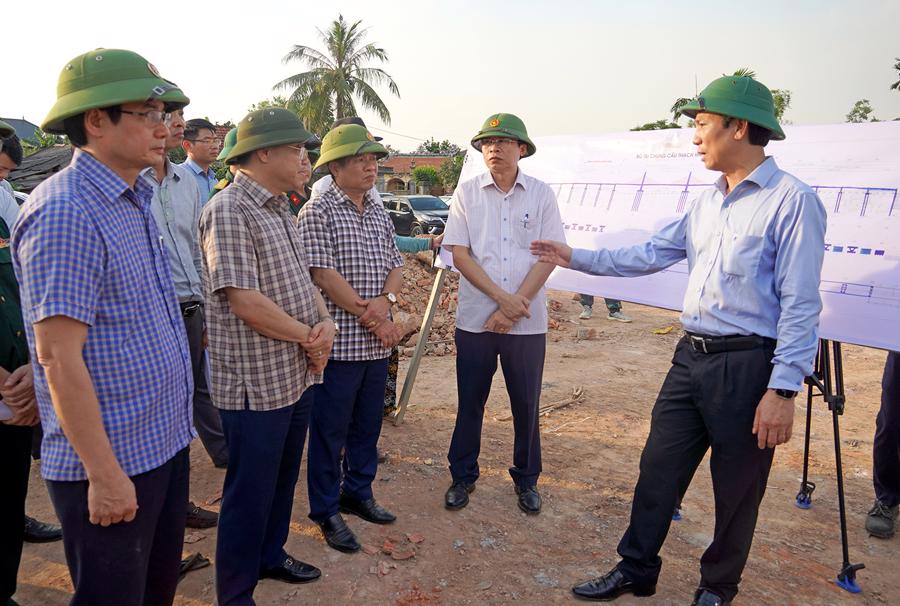 Quyền Chủ tịch UBND tỉnh Hoàng Nam đi kiểm tra tiến độ thực hiện Dự án Đường ven biển kết nối Hành lang kinh tế Đông - Tây