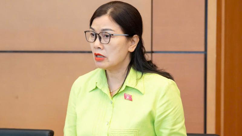 Đại biểu Nguyễn Thị Xuân, đại biểu Quốc hội Đoàn Đắk Lắk, phát biểu ý kiến tại phiên họp tổ chiều ngày 16/5. Ảnh: Phạm Thắng.