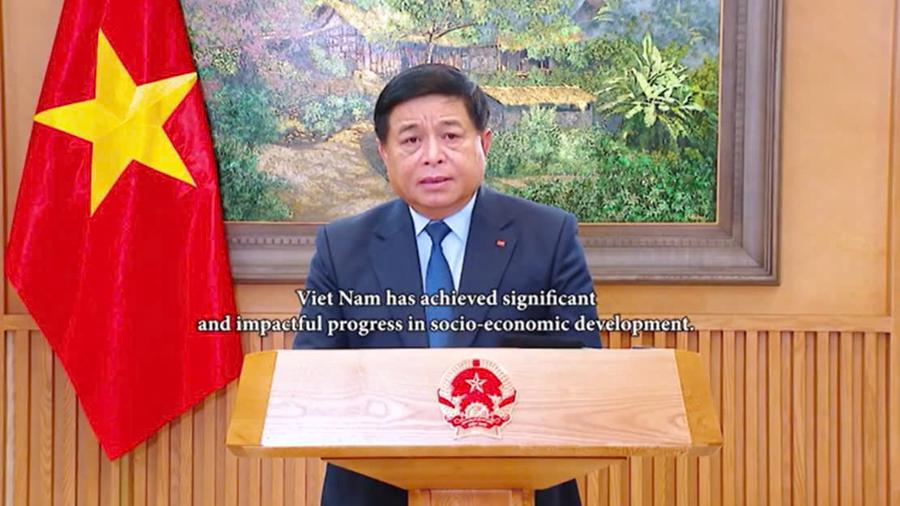 Phó Thủ tướng Nguyễn Chí Dũng phát biểu trực tuyến tại Diễn đàn.