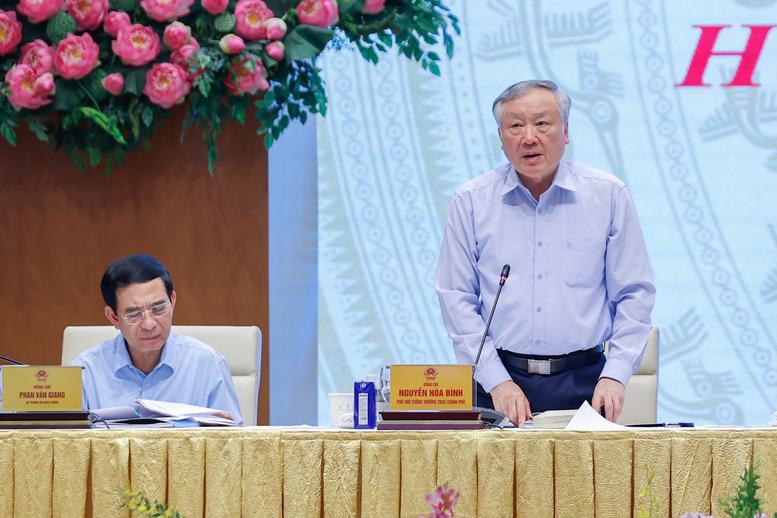 Phó Thủ tướng Thường trực Chính phủ Nguyễn Hòa Bình phát biểu tại phiên họp - Ảnh: VGP. 
