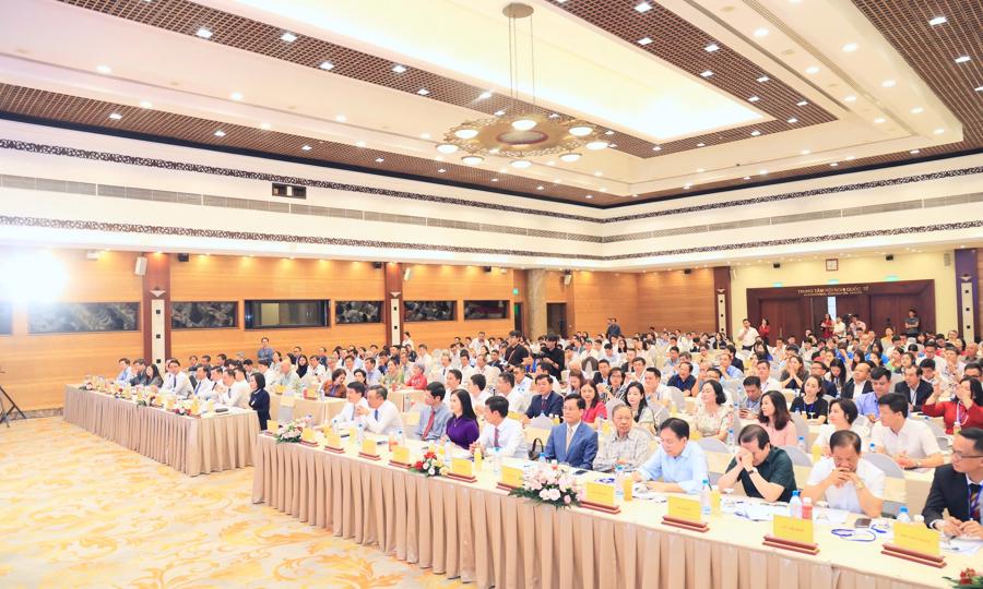 Diễn đàn có sự tham dự của đông đảo bộ ngành, chuyên gia và nhà đầu tư.