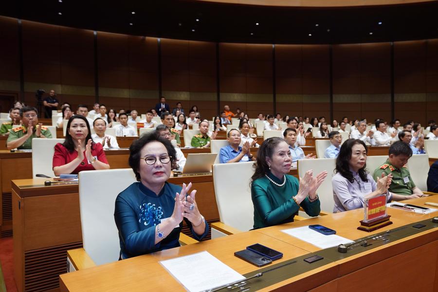 Các đại biểu tham dự trực tiếp tại hội nghị. Ảnh: Quốc hội.