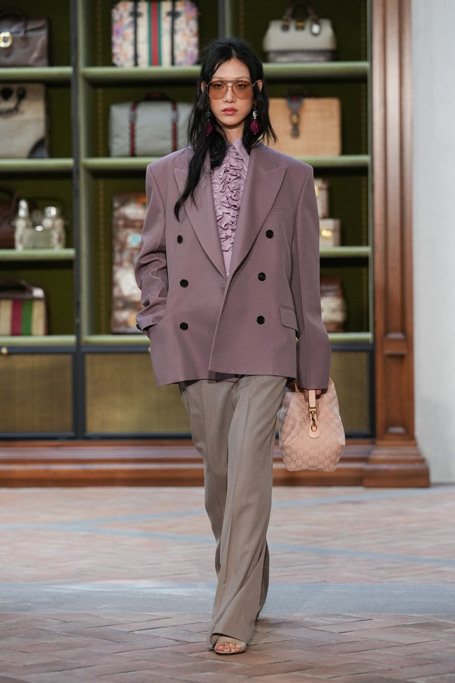 Một chương mới mang tinh thần tái sinh của Gucci? - Ảnh 9