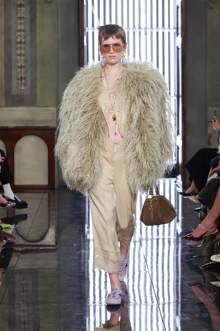 Một chương mới mang tinh thần tái sinh của Gucci? - Ảnh 5