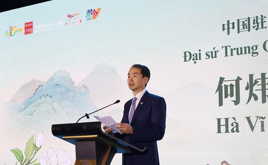 Đại sứ Hà Vĩ: Trung Quốc luôn đặt các nước láng giềng lên hàng đầu trong các mối quan hệ ngoại giao. Ảnh CK.