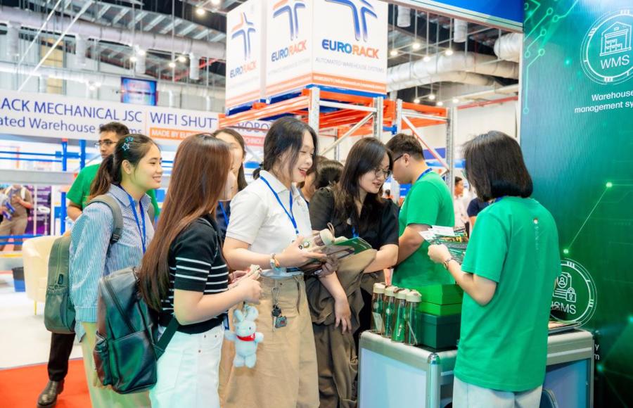 GHTK tham dự Triển lãm Giao nhận và Xử lý hàng hoá Việt Nam - Ảnh 1