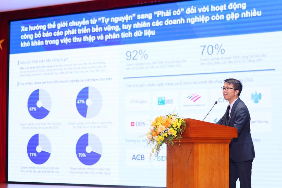 Dữ liệu liên quan đến môi trường, xã hội và quản trị để thực hiện báo cáo phát triển bền vững thường nằm rải rác ở nhiều nguồn khác nhau. Vấn đề đặt ra là làm sao thu thập và kiểm soát dữ liệu một cách hiệu quả, đảm bảo tính chính xác để đưa vào báo cáo ESG. Ứng dụng số hóa và AI trở thành “giải pháp thiết yếu”