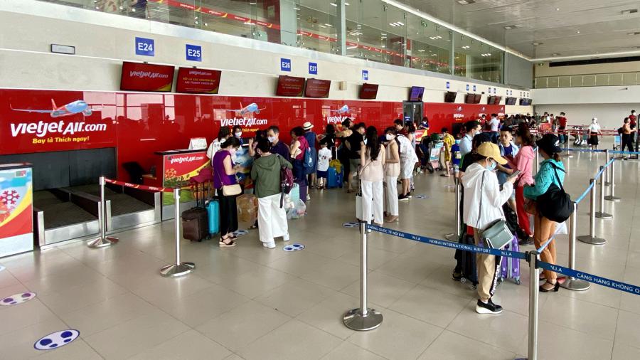 Vé máy bay “dễ chịu”, doanh nghiệp hào hứng bán tour hè - Ảnh 2