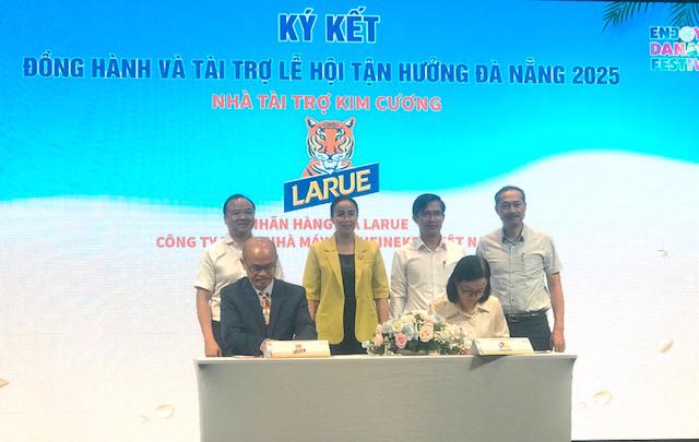 Ký kết đồng hành và tài trợ Lễ hội Tận hưởng Đà Nẵng 2025. Ảnh Ngô Anh Văn